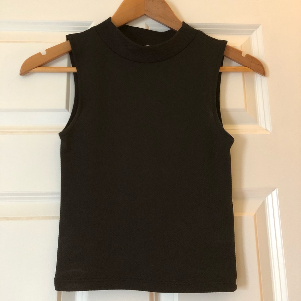 Black crop top
